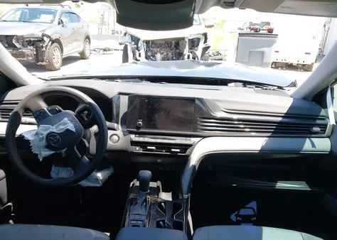 2025 Toyota Camry Le z USA, uszkodzony, nr VIN 4T1DAACK7SU630977